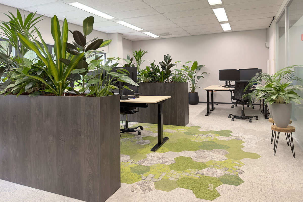 Kantoorinterieur voor HOD met circulair meubilair en duurzaam tapijt