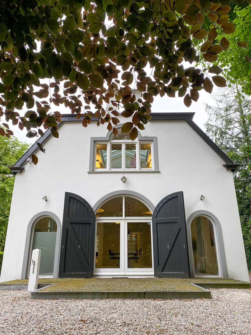 Gevel van het monumentale kantoorpand van Vasco in Driebergen.