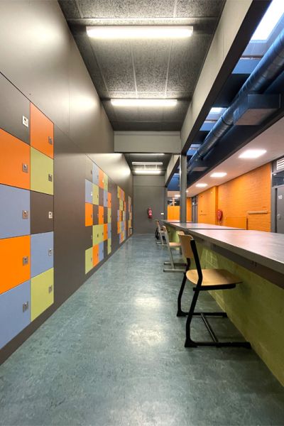 Inrichting schoolgebouw - kluisjes - inrichting leerplein