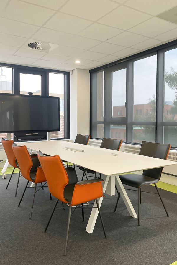Kantoorinrichting EAGE met flexibele werkplekken