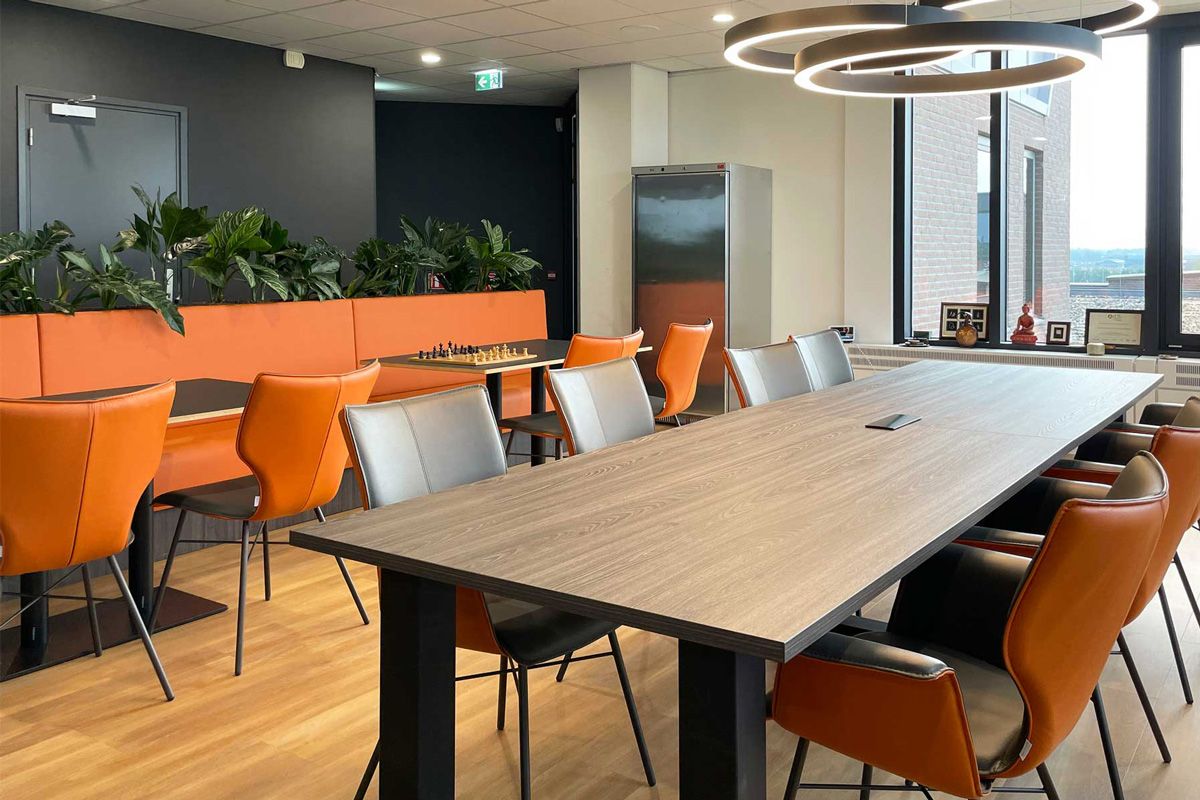 Kantoorinrichting EAGE met flexibele werkplekken